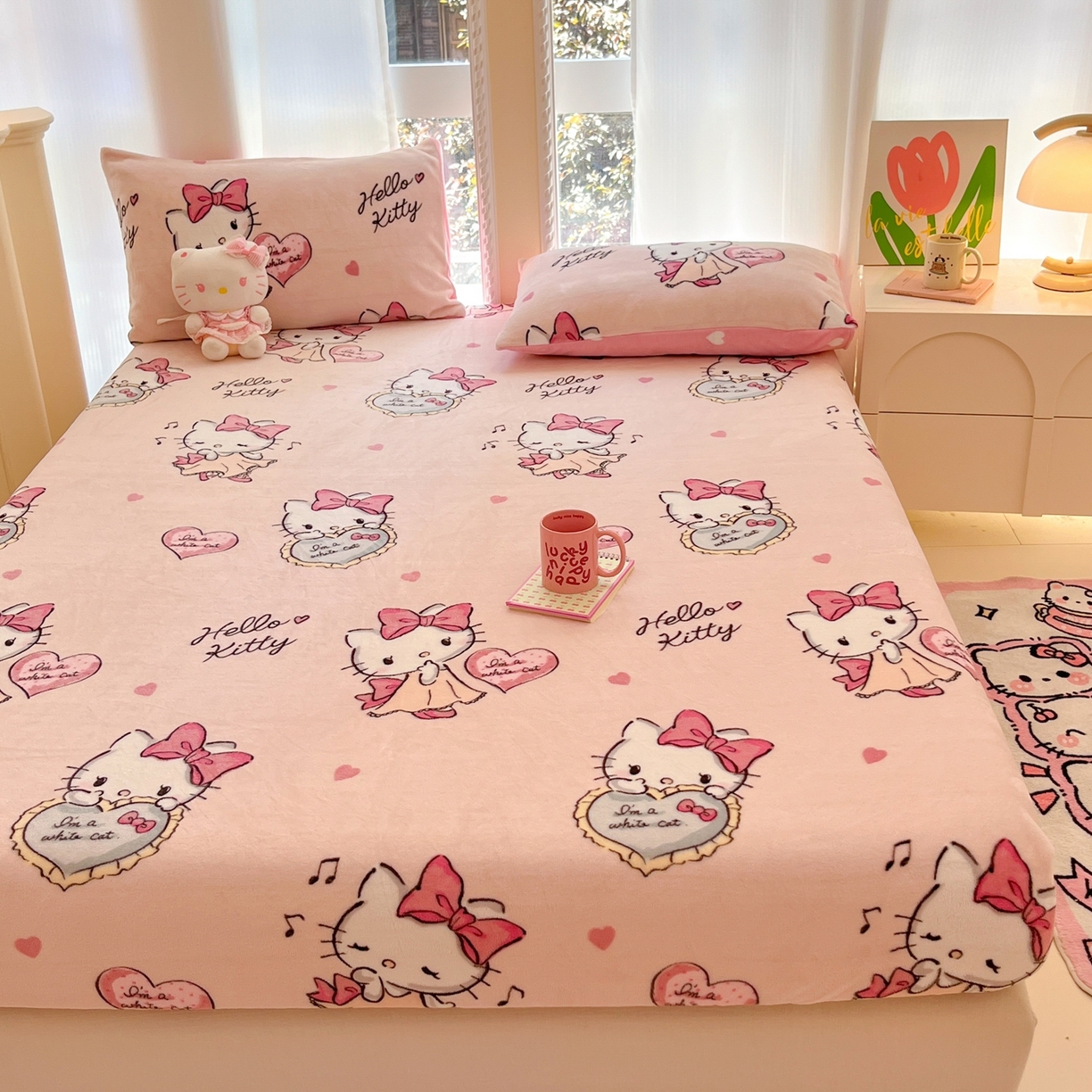 91家纺网 家纺一手货源 找家纺 博雅 2025新款三丽鸥牛奶绒小版床笠 牛奶绒单笠-害羞kt 猫