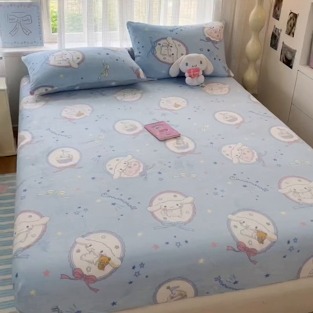 91家纺网 家纺一手货源 找家纺 博雅 2025新款三丽鸥牛奶绒小版床笠 牛奶绒小版-蓝色玉桂狗