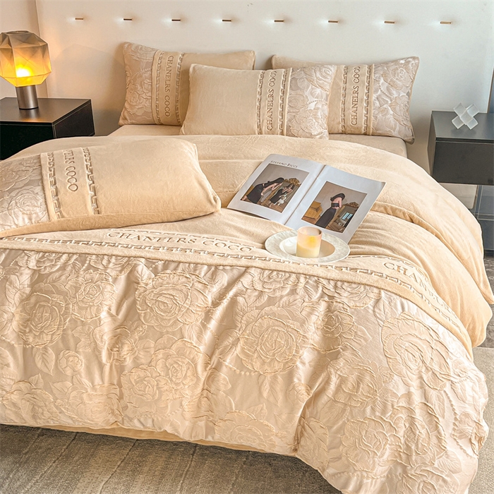 91家纺网 家纺一手货源 找家纺 （总）如约 2025新款高织提花牛奶绒刺绣拼接款四件套