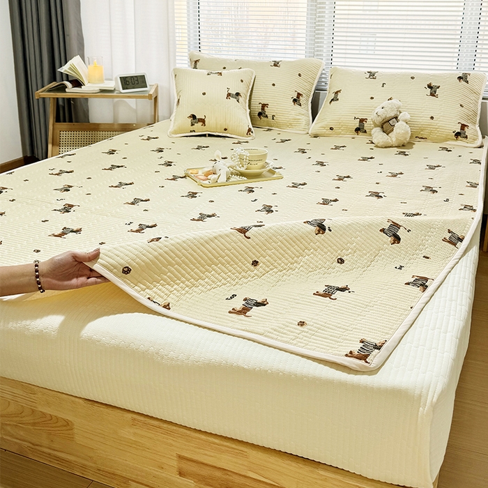 91家纺网 家纺一手货源 找家纺 拾小柒 2025年新款夹棉防滑床盖绗缝褥子床垫保护垫 糯糯棉-香肠狗