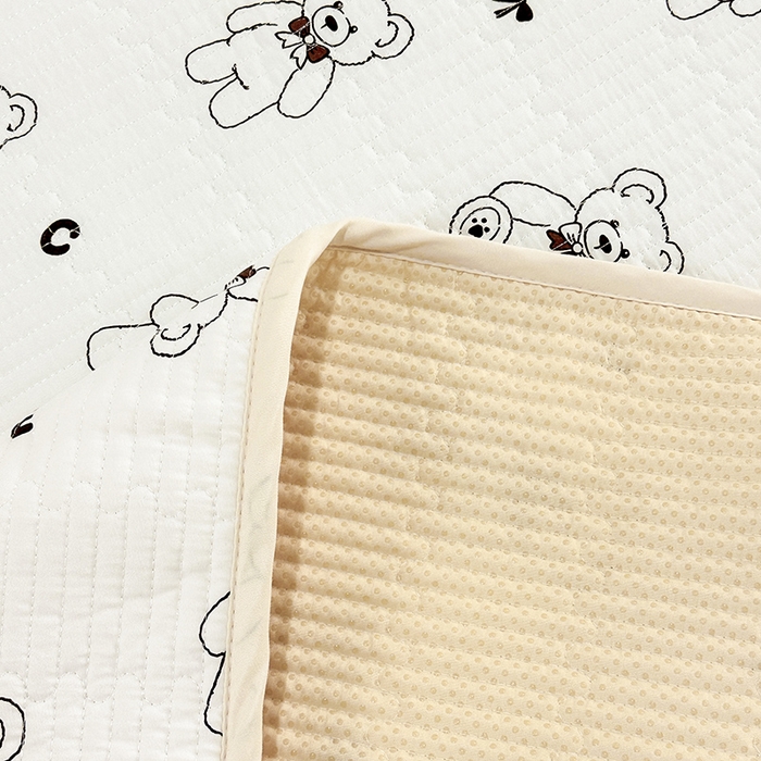 91家纺网 家纺一手货源 找家纺 拾小柒 2025年新款夹棉防滑床盖绗缝褥子床垫保护垫 糯糯棉-天使熊