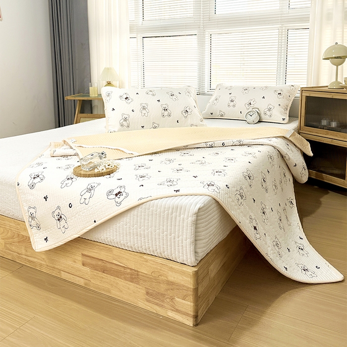 91家纺网 家纺一手货源 找家纺 拾小柒 2025年新款夹棉防滑床盖绗缝褥子床垫保护垫 糯糯棉-天使熊