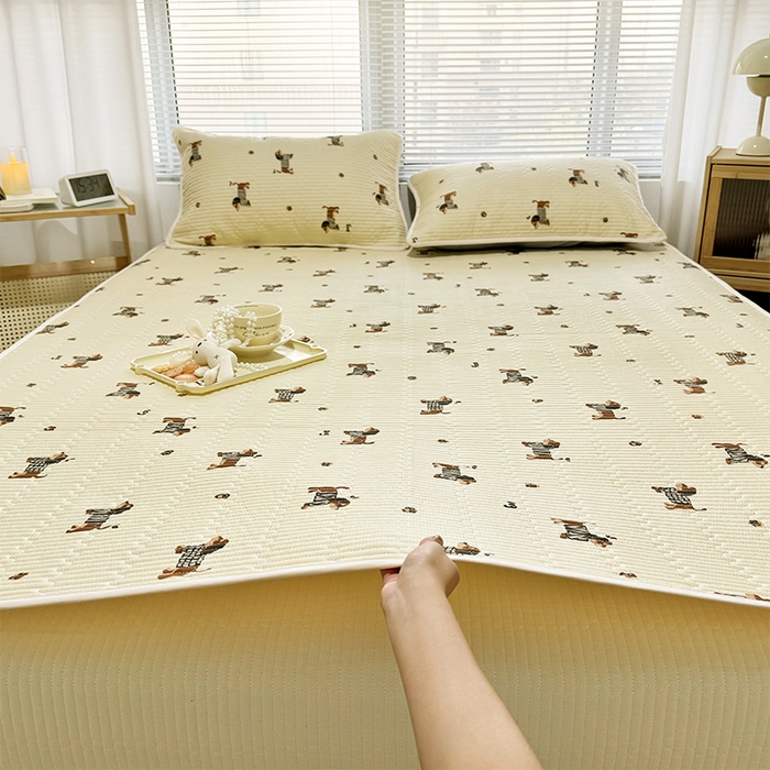 91家纺网 家纺一手货源 找家纺 拾小柒 2025年新款夹棉防滑床盖绗缝褥子床垫保护垫 糯糯棉-香肠狗