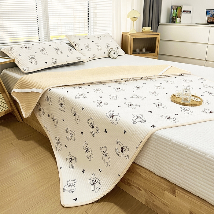 91家纺网 家纺一手货源 找家纺 拾小柒 2025年新款夹棉防滑床盖绗缝褥子床垫保护垫 糯糯棉-天使熊