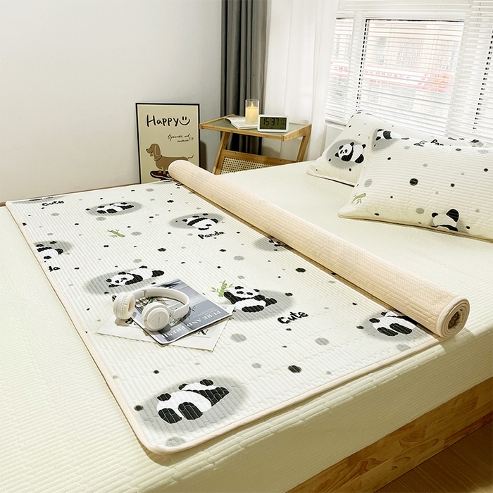 91家纺网 家纺一手货源 找家纺 拾小柒 2025年新款夹棉防滑床盖绗缝褥子床垫保护垫 糯糯棉-竹子熊猫