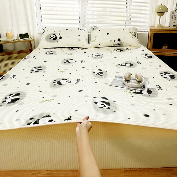 91家纺网 家纺一手货源 找家纺 拾小柒 2025年新款夹棉防滑床盖绗缝褥子床垫保护垫 糯糯棉-竹子熊猫