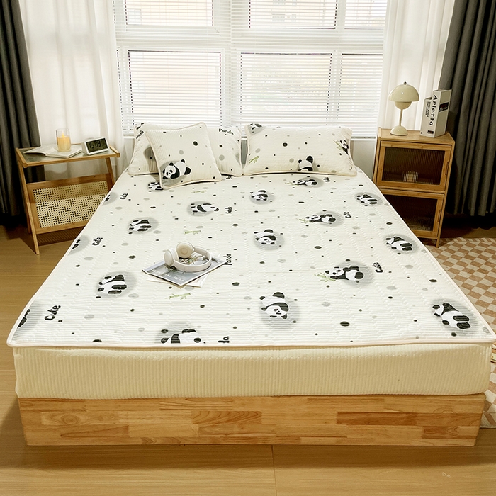 91家纺网 家纺一手货源 找家纺 拾小柒 2025年新款夹棉防滑床盖绗缝褥子床垫保护垫 糯糯棉-竹子熊猫