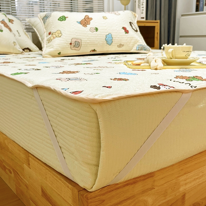 91家纺网 家纺一手货源 找家纺 拾小柒 2025年新款夹棉防滑床盖绗缝褥子床垫保护垫 糯糯棉-马戏团