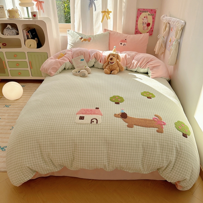 顾里家纺 2025新款格子腊肠狗毛巾绣牛奶绒套件 绿格腊肠狗