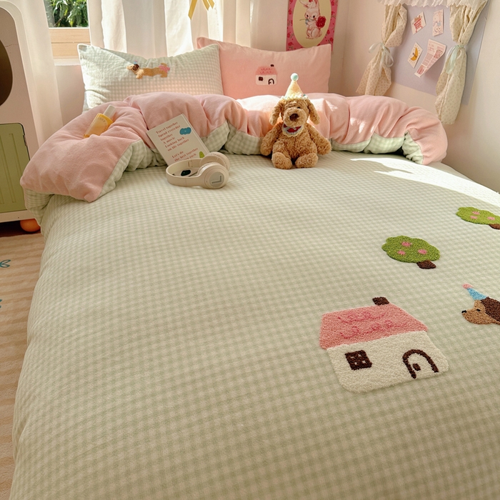 91家纺网 家纺一手货源 找家纺 顾里家纺 2025新款格子腊肠狗毛巾绣牛奶绒套件 绿格腊肠狗