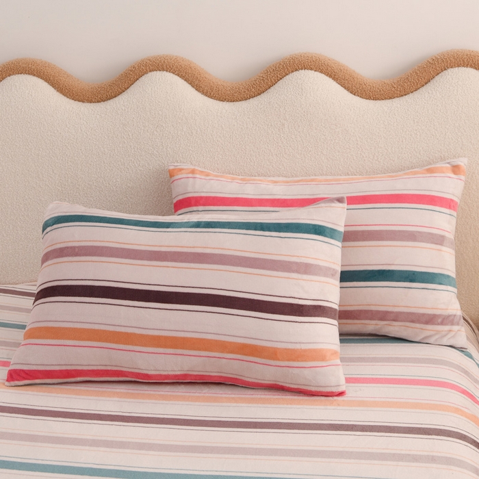 91家纺网 家纺一手货源 找家纺 圣楚家纺 2025新款牛奶绒床裙款四件套 匆匆那年