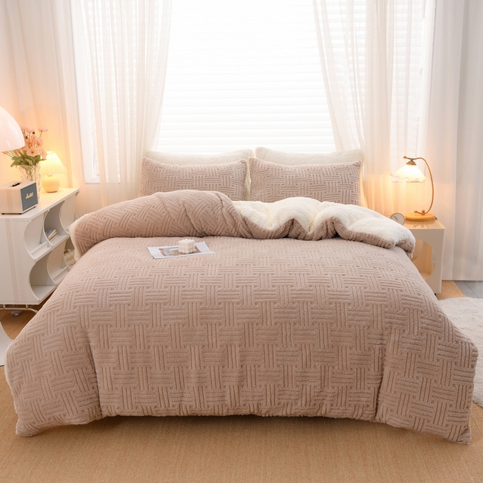 91家纺网 家纺一手货源 找家纺 圣楚家纺 2025新款塔芙绒羊羔绒冬被被子被芯 卡其