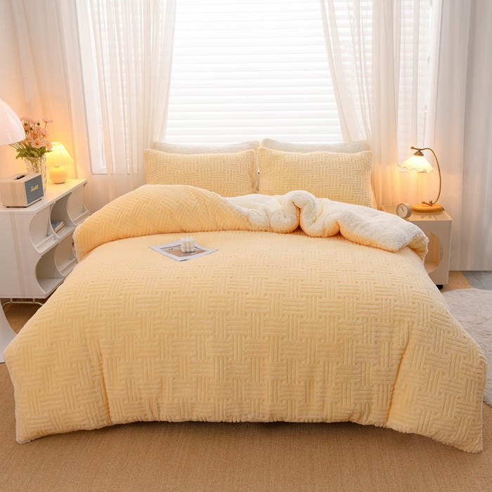 91家纺网 家纺一手货源 找家纺 圣楚家纺 2025新款塔芙绒羊羔绒冬被被子被芯 奶黄