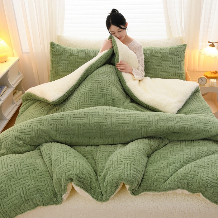 91家纺网 家纺一手货源 找家纺 圣楚家纺 2025新款塔芙绒羊羔绒冬被被子被芯 抹茶