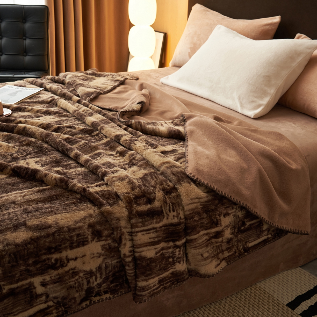91家纺网 家纺一手货源 找家纺 晨曦家纺 2025新款兔毛绒海獭绒双层毛毯三角针复合毛毯 西城印象-咖