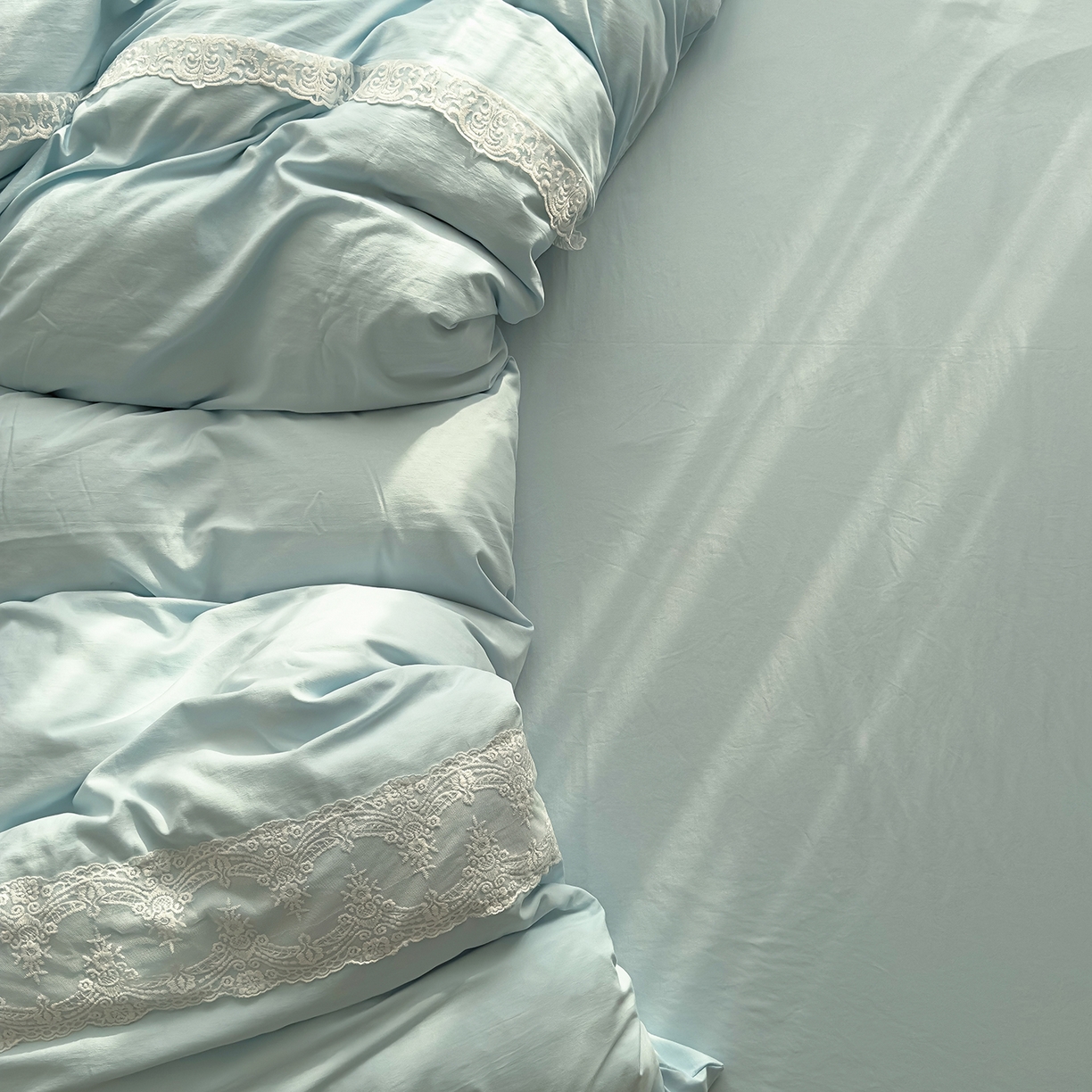 91家纺网 家纺一手货源 找家纺 灿哈 2025新款烫钻蕾丝花边水洗棉四件套 海水蓝