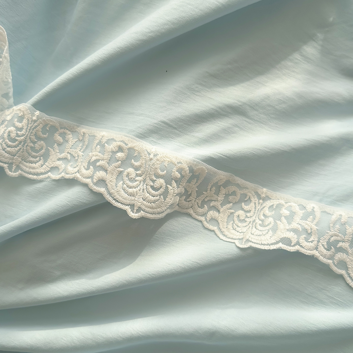 91家纺网 家纺一手货源 找家纺 灿哈 2025新款烫钻蕾丝花边水洗棉四件套 海水蓝