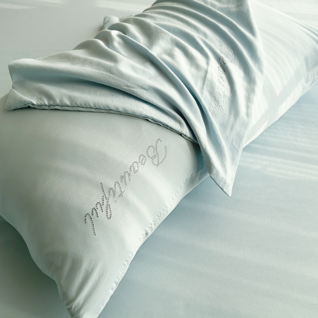 91家纺网 家纺一手货源 找家纺 灿哈 2025新款烫钻蕾丝花边水洗棉四件套 海水蓝