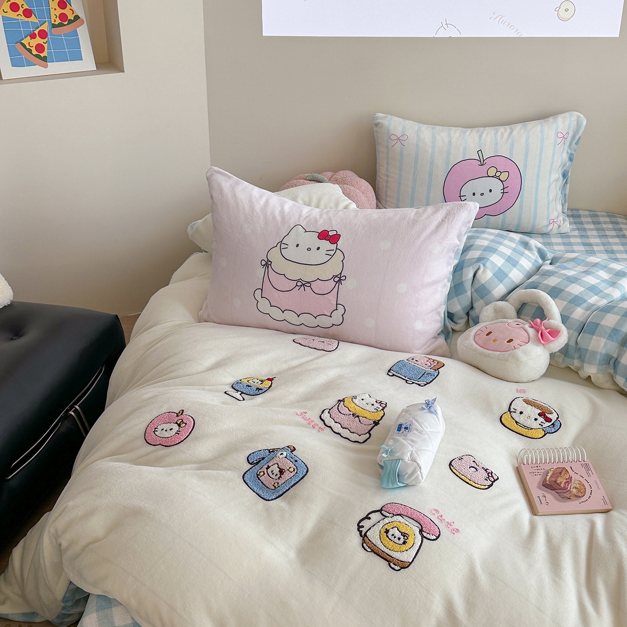 91家纺网 家纺一手货源 找家纺 美乐迪家纺 2025新款牛奶绒卡通绣花四件套 猫咪杂物社