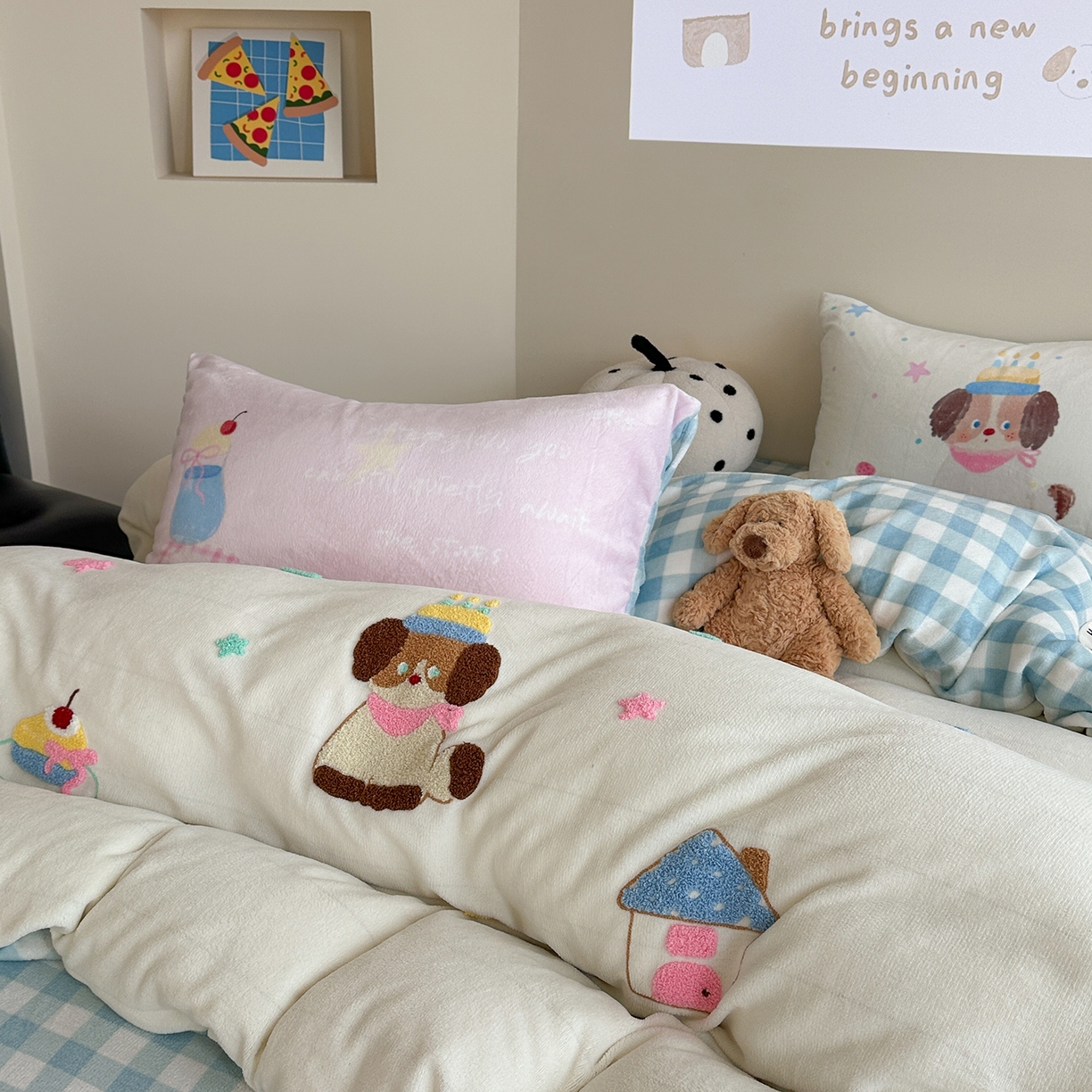 91家纺网 家纺一手货源 找家纺 美乐迪家纺 2025新款牛奶绒卡通绣花四件套 小狗的世界