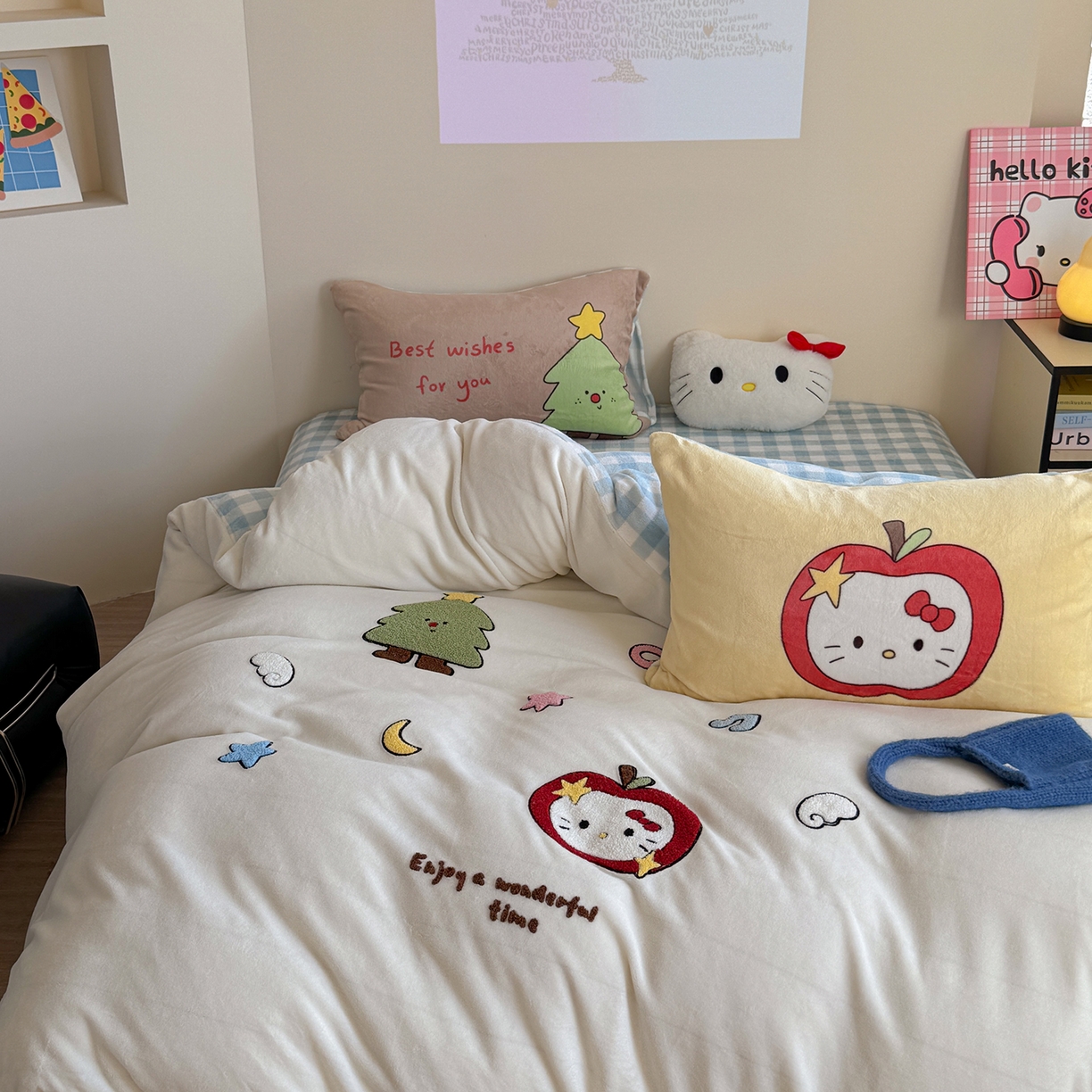 91家纺网 家纺一手货源 找家纺 美乐迪家纺 2025新款牛奶绒卡通绣花四件套 苹果猫