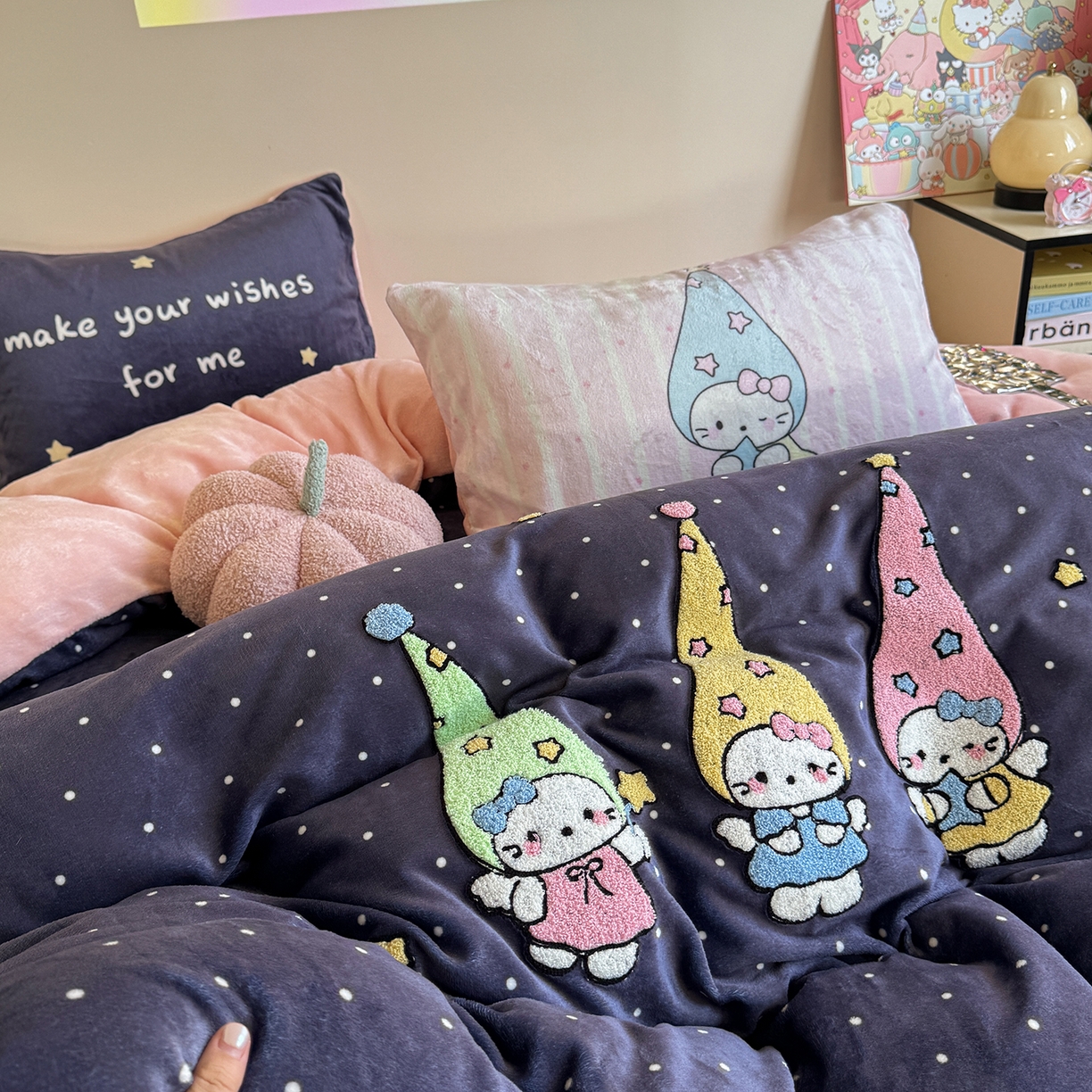 91家纺网 家纺一手货源 找家纺 美乐迪家纺 2025新款牛奶绒卡通绣花四件套 天使猫咪