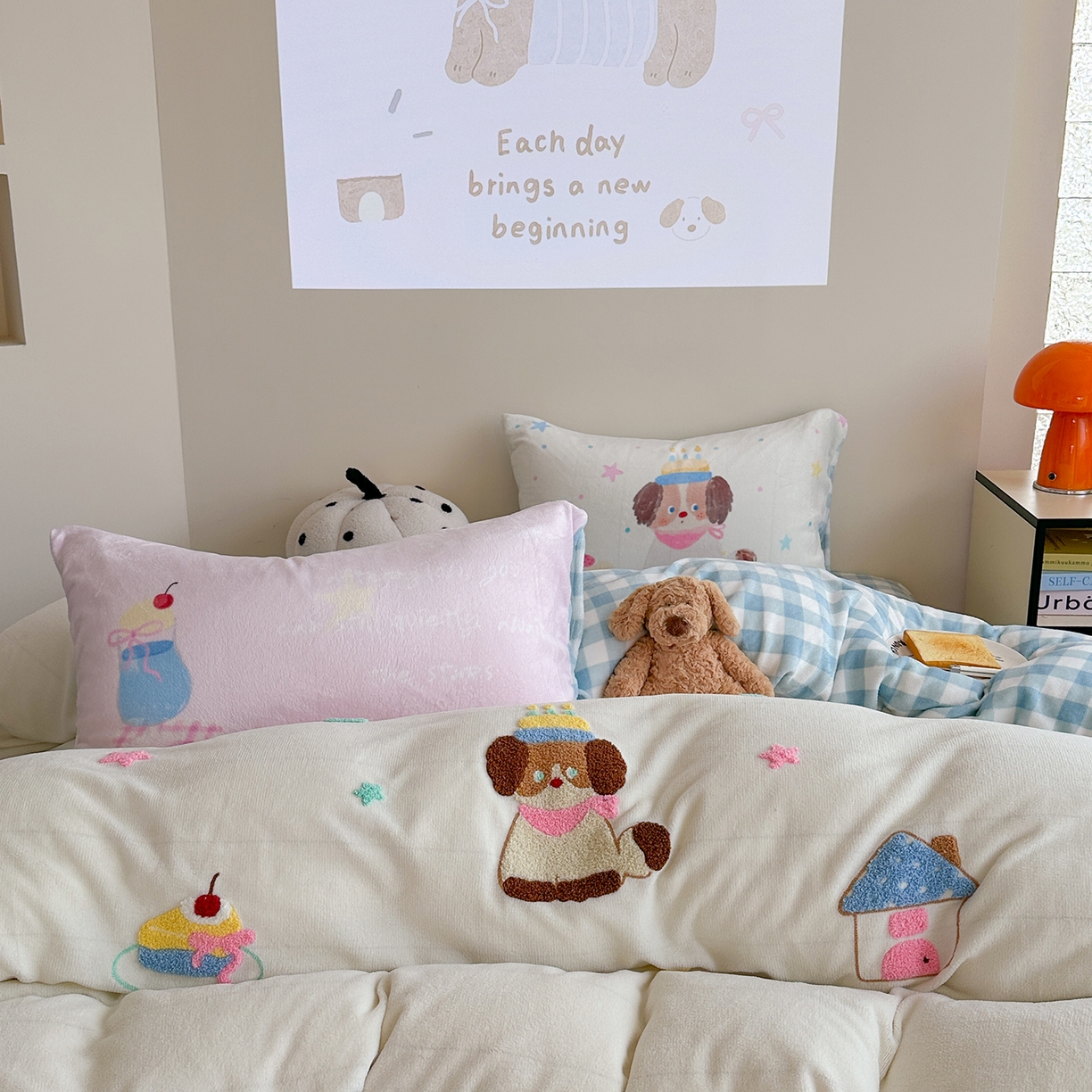 91家纺网 家纺一手货源 找家纺 美乐迪家纺 2025新款牛奶绒卡通绣花四件套 小狗的世界