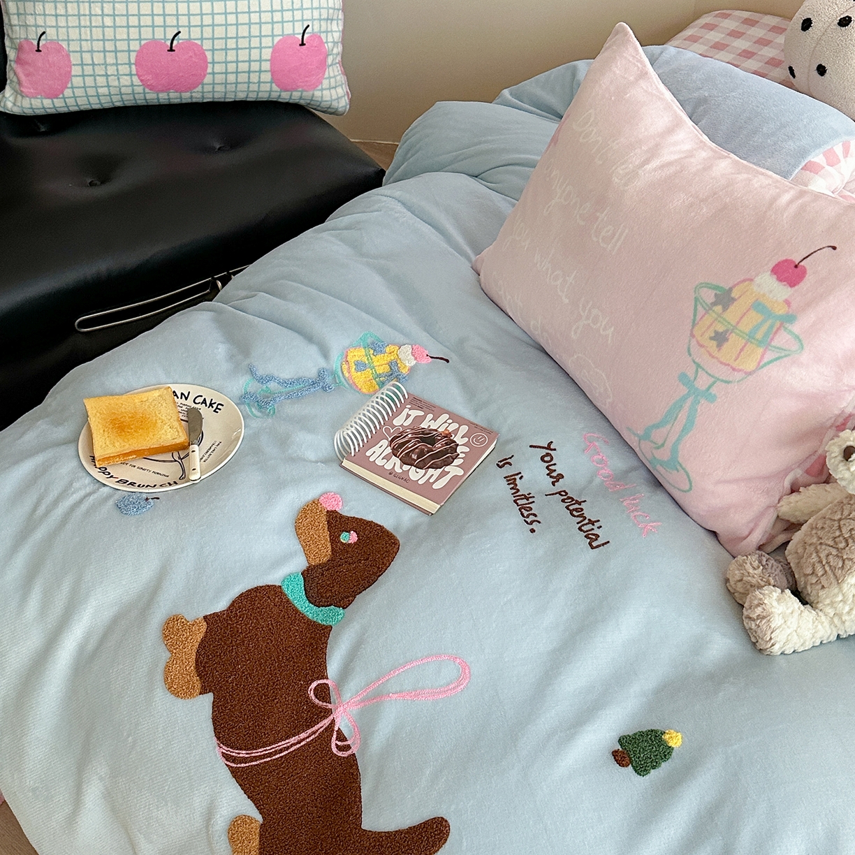 91家纺网 家纺一手货源 找家纺 （总）美乐迪家纺 2025新款牛奶绒卡通绣花四件套