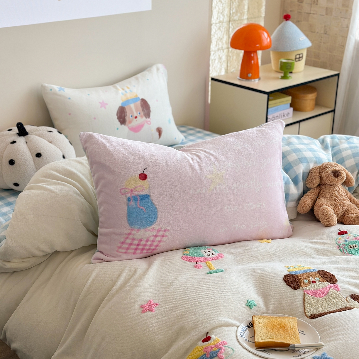 91家纺网 家纺一手货源 找家纺 美乐迪家纺 2025新款牛奶绒卡通绣花四件套 小狗的世界