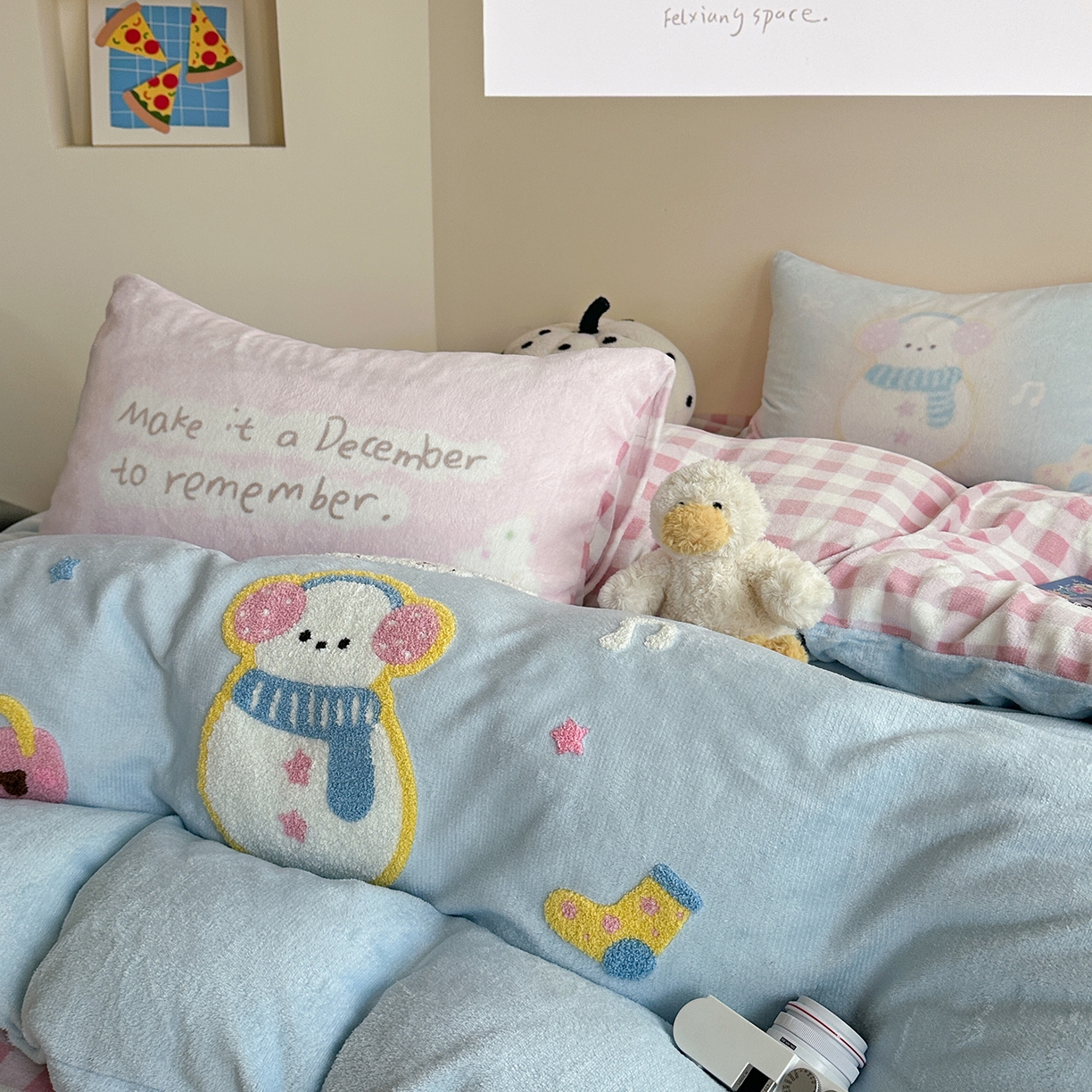 91家纺网 家纺一手货源 找家纺 美乐迪家纺 2025新款牛奶绒卡通绣花四件套 雪人童话