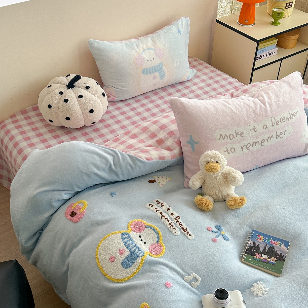 91家纺网 家纺一手货源 找家纺 美乐迪家纺 2025新款牛奶绒卡通绣花四件套 雪人童话