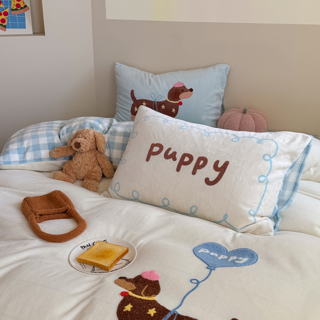 91家纺网 家纺一手货源 找家纺 美乐迪家纺 2025新款牛奶绒卡通绣花四件套 气球腊肠狗