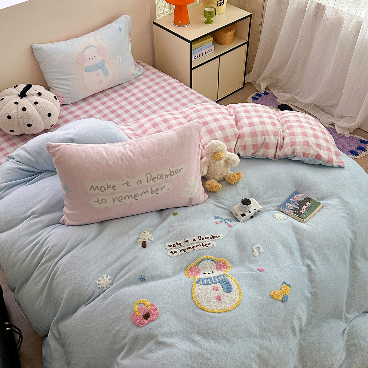 91家纺网 家纺一手货源 找家纺 美乐迪家纺 2025新款牛奶绒卡通绣花四件套 雪人童话