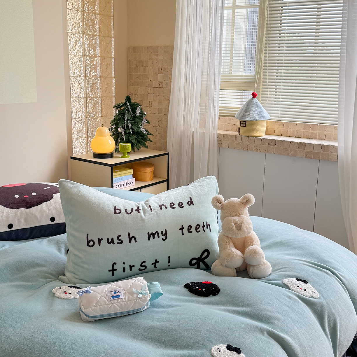 91家纺网 家纺一手货源 找家纺 美乐迪家纺 2025新款牛奶绒卡通绣花四件套 狗狗物语