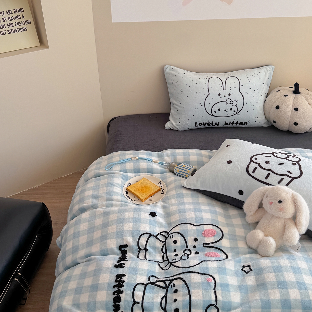 91家纺网 家纺一手货源 找家纺 美乐迪家纺 2025新款牛奶绒卡通绣花四件套 甜蜜伙伴