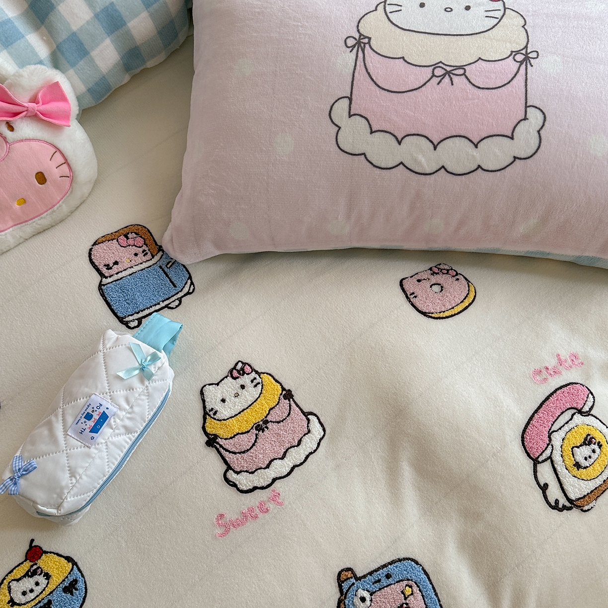 91家纺网 家纺一手货源 找家纺 美乐迪家纺 2025新款牛奶绒卡通绣花四件套 猫咪杂物社