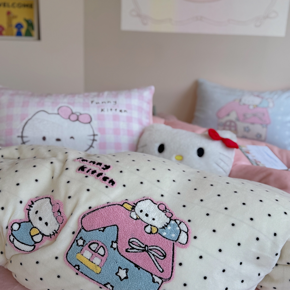 91家纺网 家纺一手货源 找家纺 美乐迪家纺 2025新款牛奶绒卡通绣花四件套 猫咪小屋