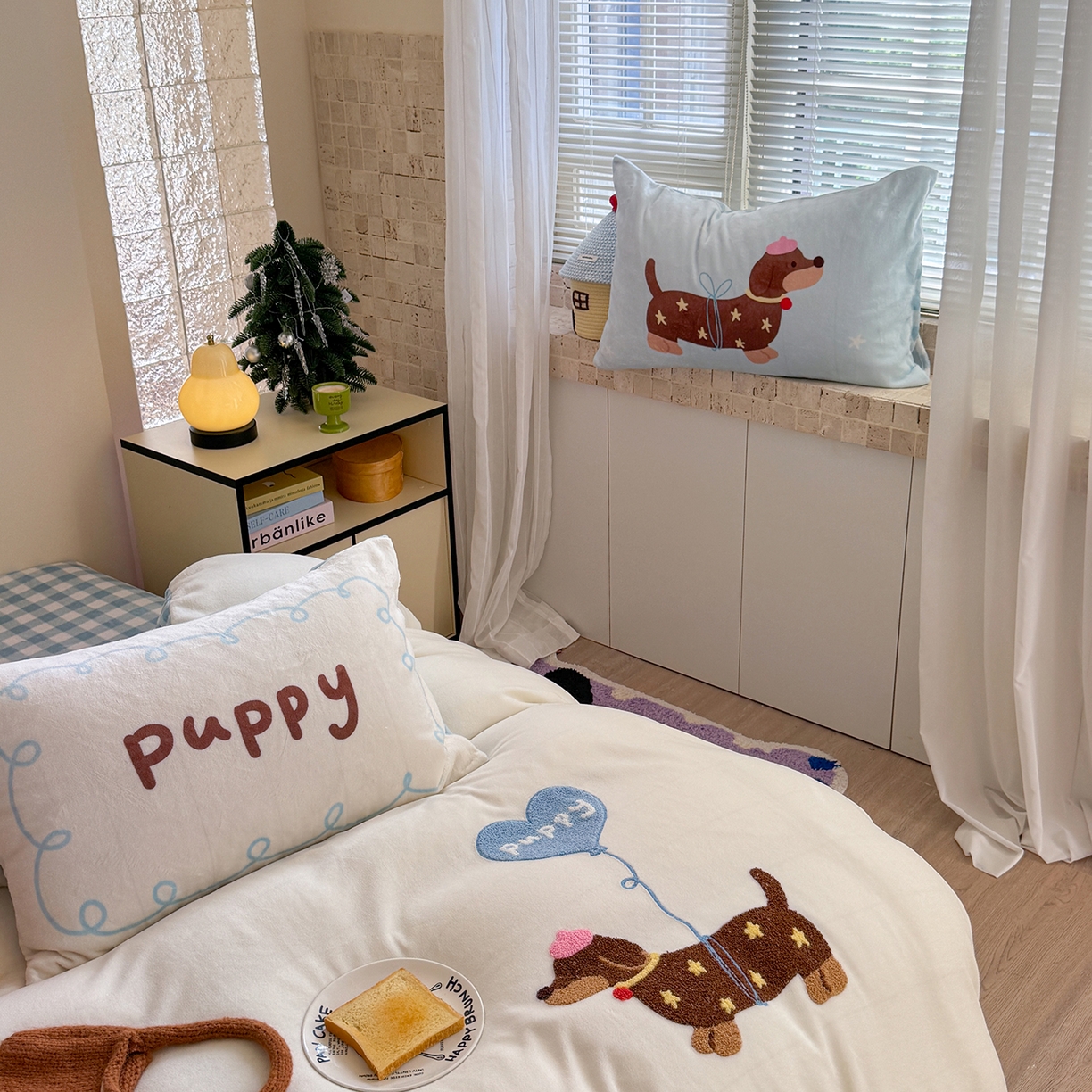 91家纺网 家纺一手货源 找家纺 美乐迪家纺 2025新款牛奶绒卡通绣花四件套 气球腊肠狗