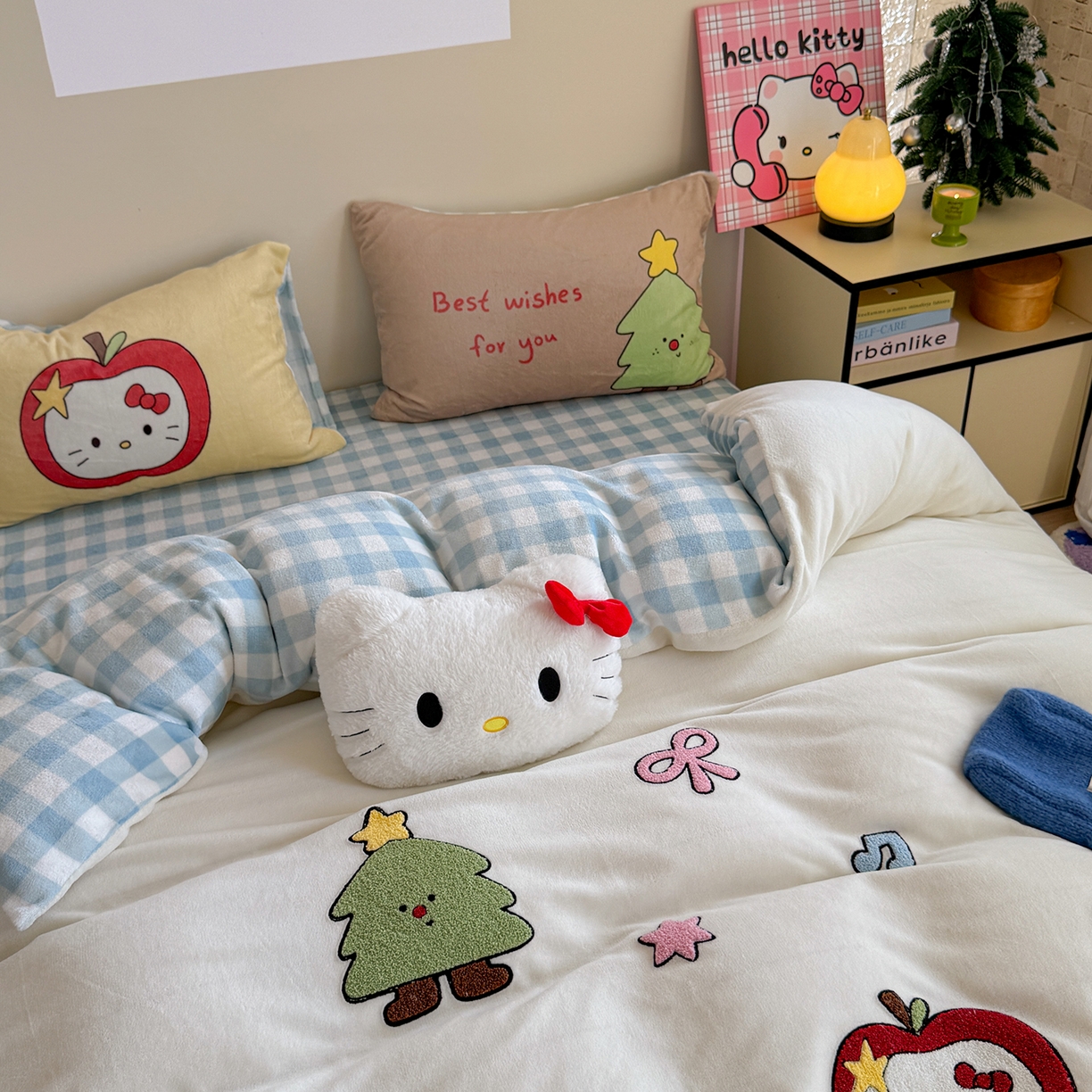 91家纺网 家纺一手货源 找家纺 美乐迪家纺 2025新款牛奶绒卡通绣花四件套 苹果猫