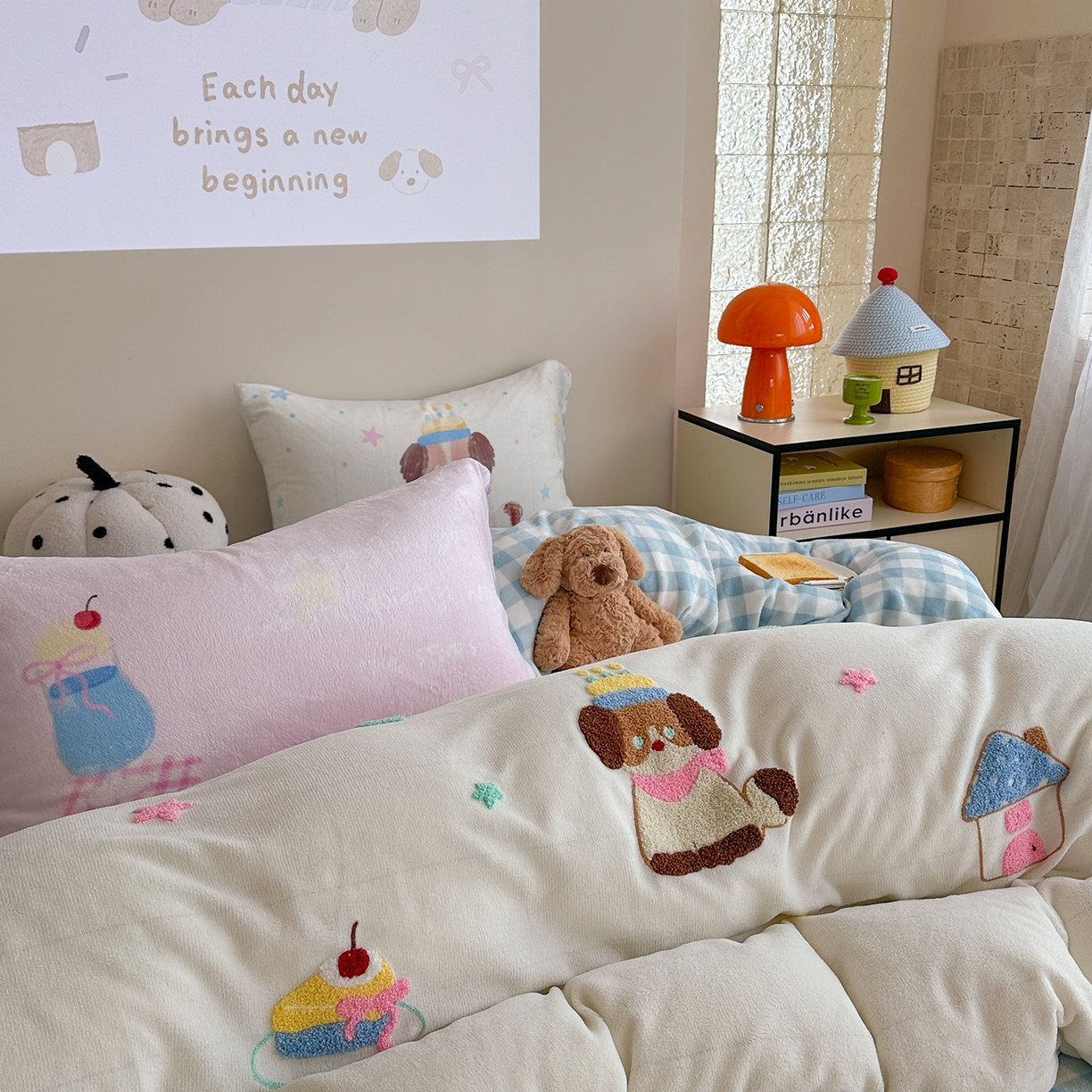 91家纺网 家纺一手货源 找家纺 美乐迪家纺 2025新款牛奶绒卡通绣花四件套 小狗的世界