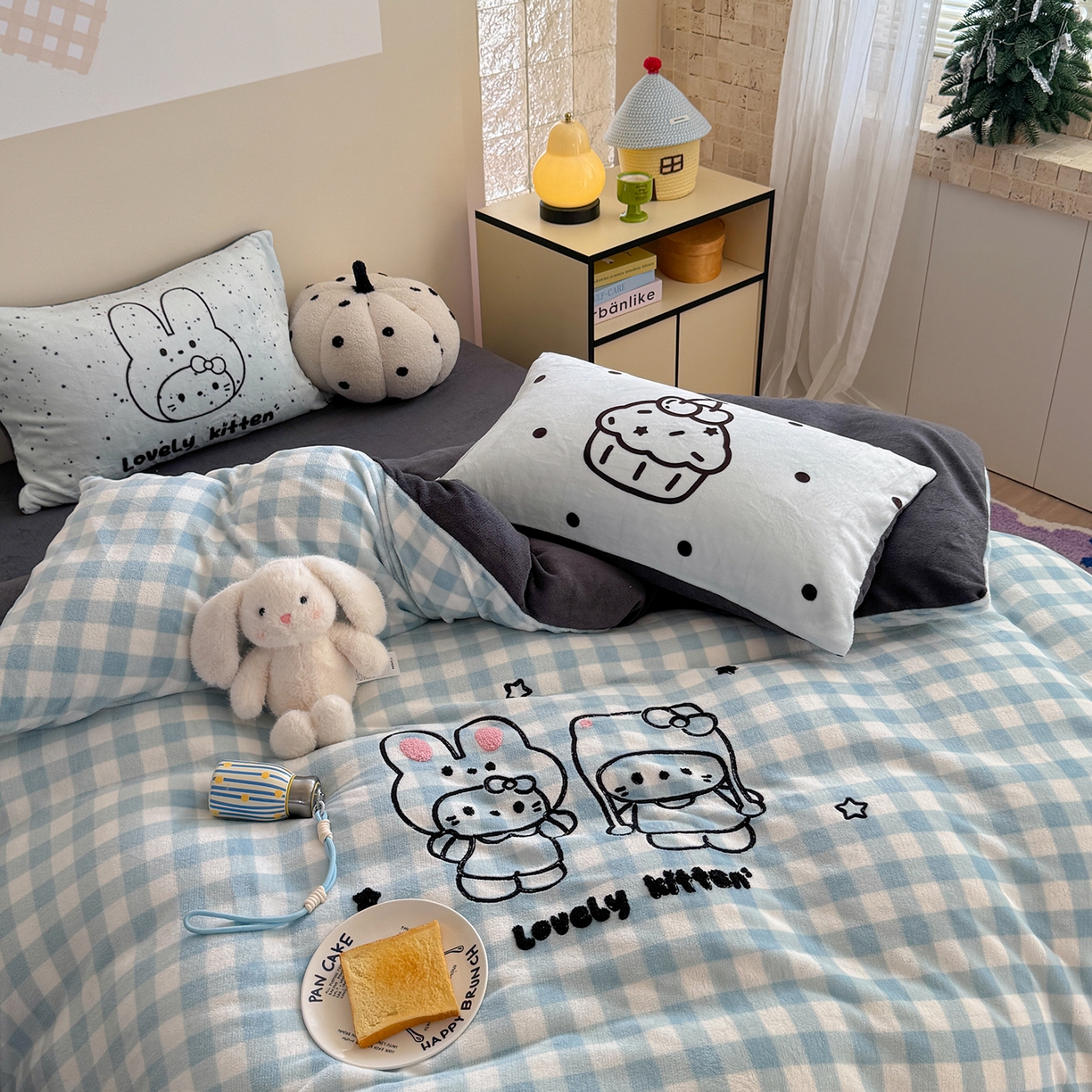 91家纺网 家纺一手货源 找家纺 美乐迪家纺 2025新款牛奶绒卡通绣花四件套 甜蜜伙伴