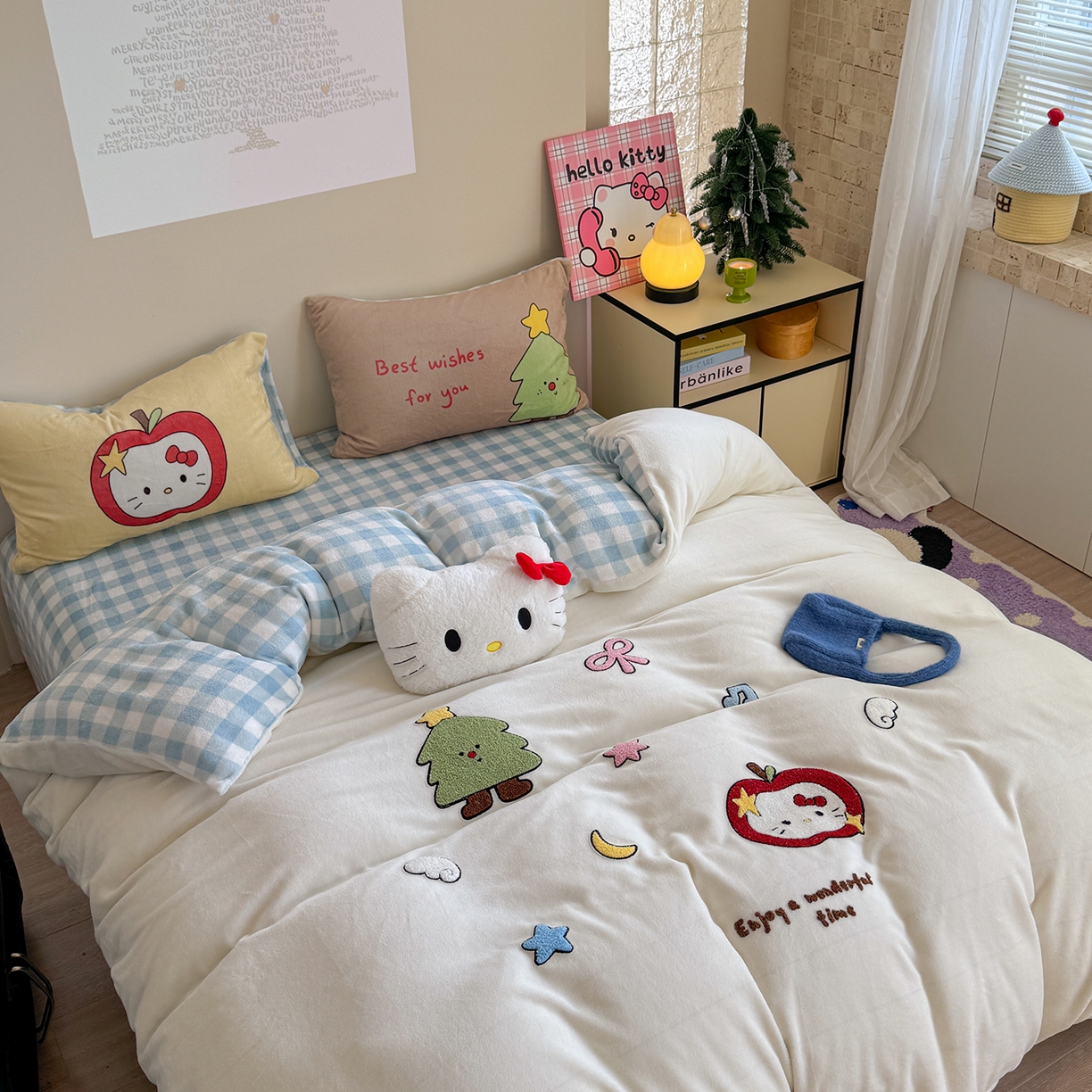 91家纺网 家纺一手货源 找家纺 美乐迪家纺 2025新款牛奶绒卡通绣花四件套 苹果猫