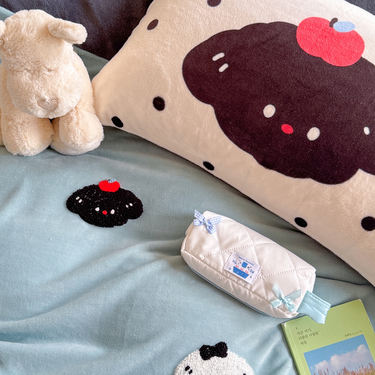 91家纺网 家纺一手货源 找家纺 美乐迪家纺 2025新款牛奶绒卡通绣花四件套 狗狗物语