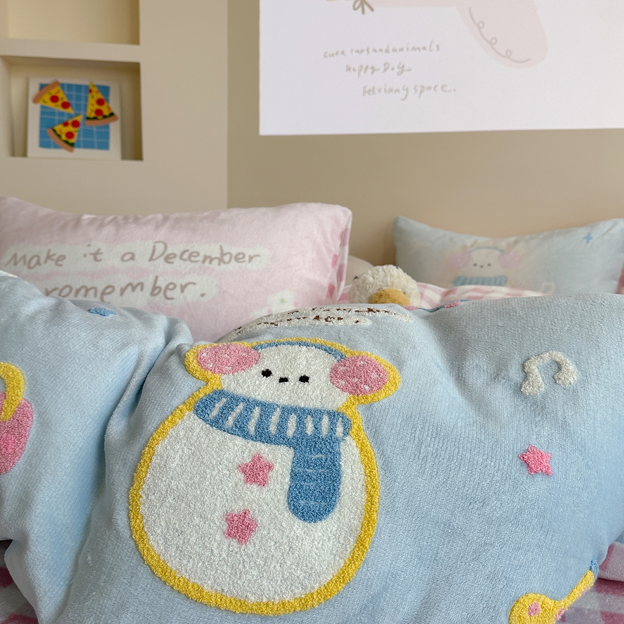 91家纺网 家纺一手货源 找家纺 美乐迪家纺 2025新款牛奶绒卡通绣花四件套 雪人童话