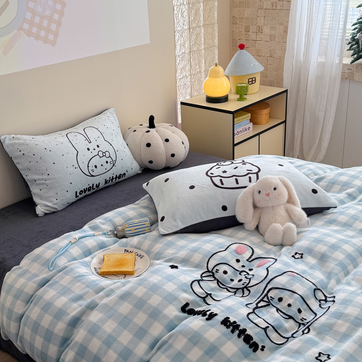 91家纺网 家纺一手货源 找家纺 美乐迪家纺 2025新款牛奶绒卡通绣花四件套 甜蜜伙伴