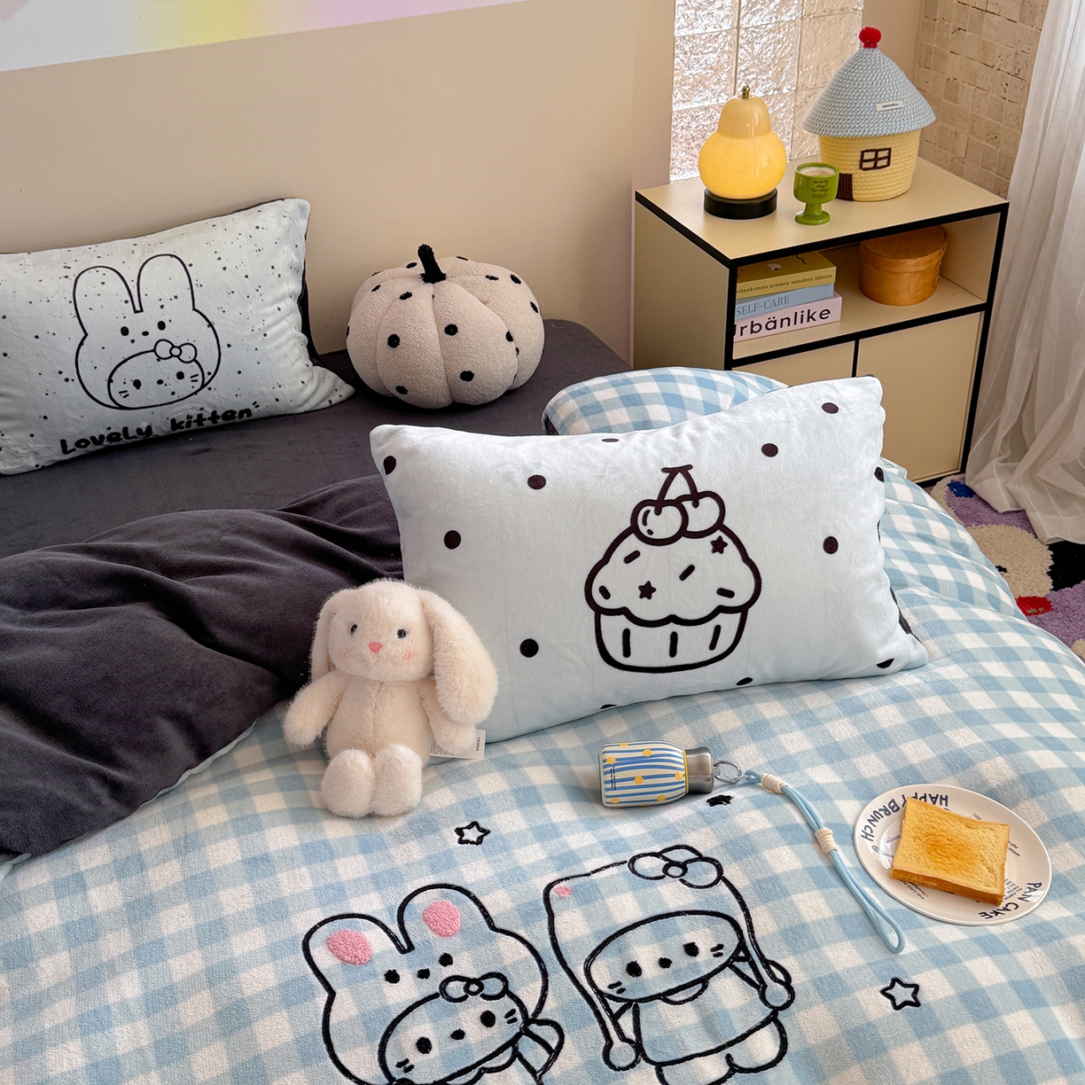 91家纺网 家纺一手货源 找家纺 美乐迪家纺 2025新款牛奶绒卡通绣花四件套 甜蜜伙伴