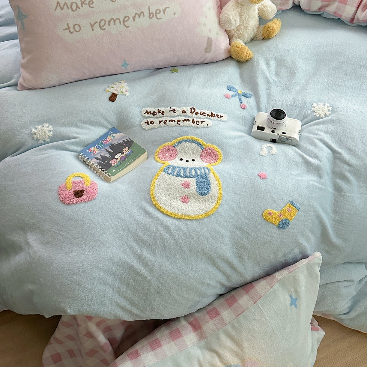 91家纺网 家纺一手货源 找家纺 美乐迪家纺 2025新款牛奶绒卡通绣花四件套 雪人童话