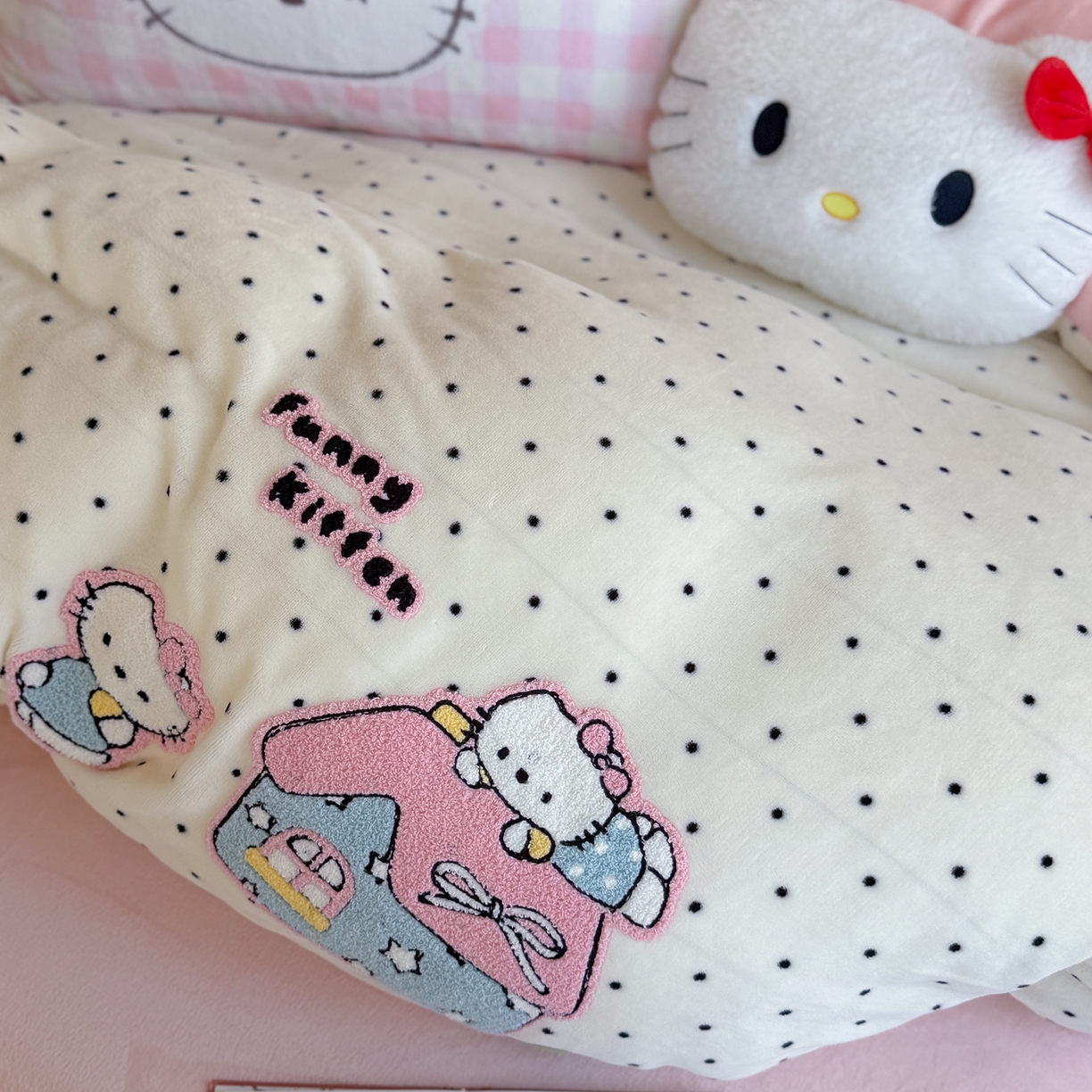 91家纺网 家纺一手货源 找家纺 美乐迪家纺 2025新款牛奶绒卡通绣花四件套 猫咪小屋