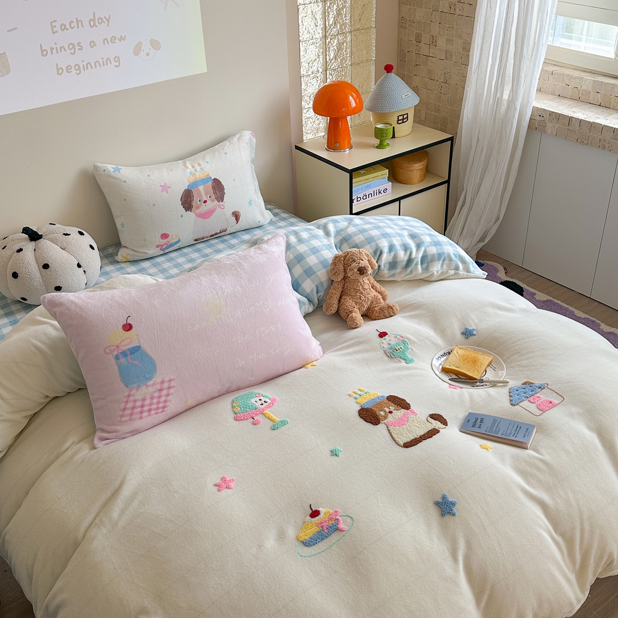 91家纺网 家纺一手货源 找家纺 美乐迪家纺 2025新款牛奶绒卡通绣花四件套 小狗的世界