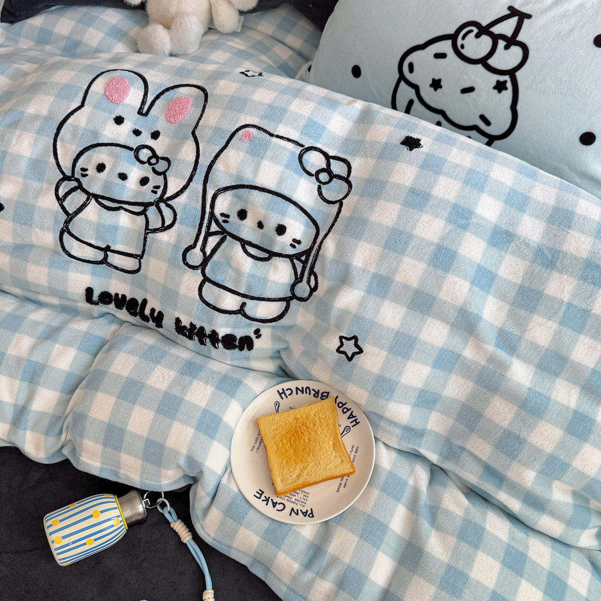 91家纺网 家纺一手货源 找家纺 美乐迪家纺 2025新款牛奶绒卡通绣花四件套 甜蜜伙伴